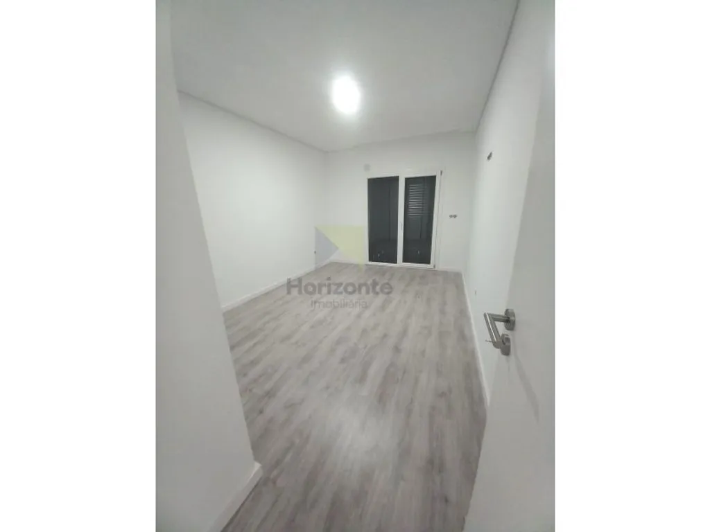 Pièces - Luxury Semidetached House in Seixal