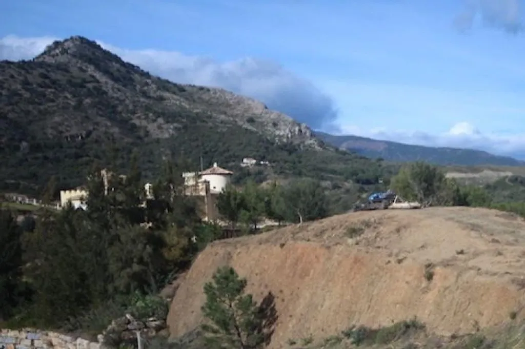 Development Plot with Sea Views in Benahavís