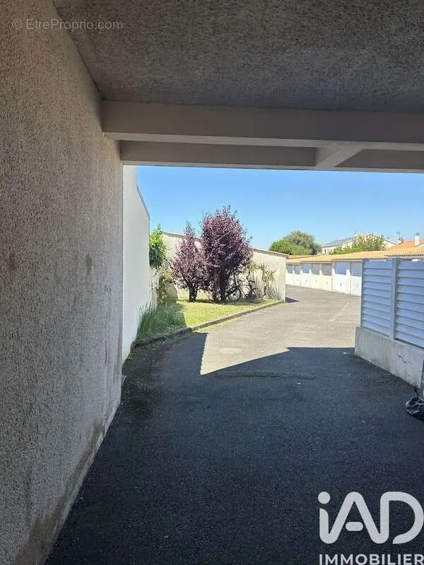 Extérieur - Garage Fermé dans Résidence à Les Sables-d'Olonne
