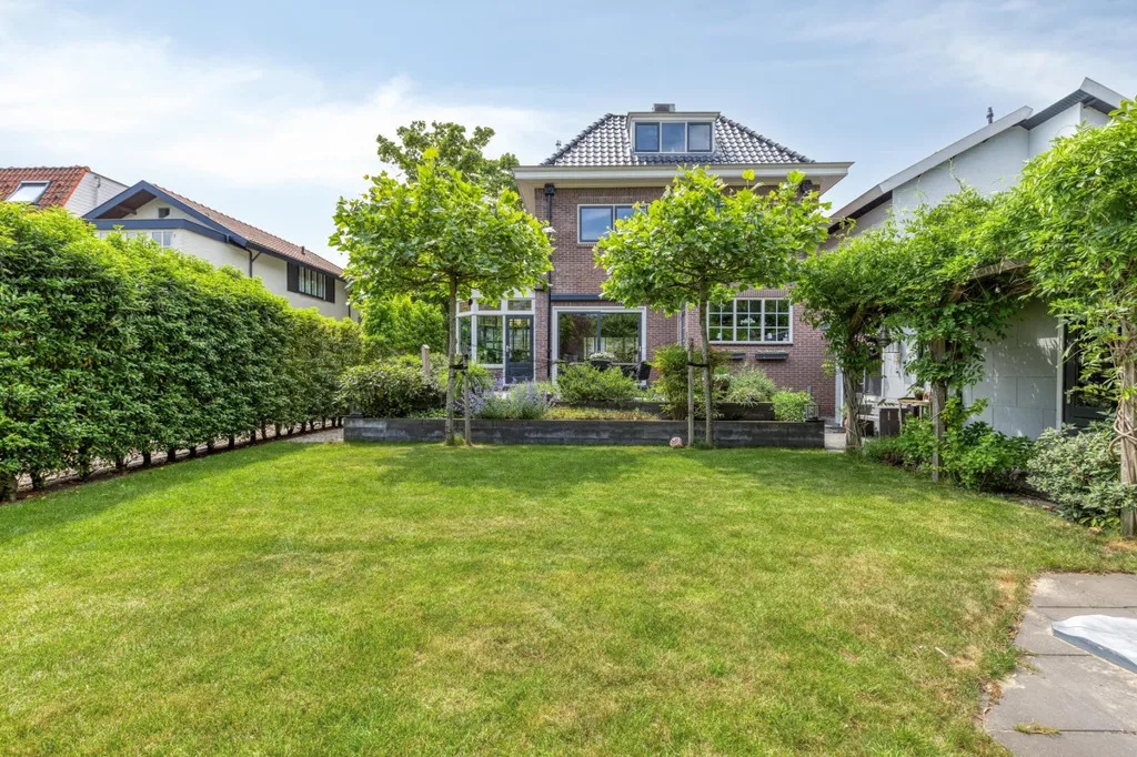 Aed - Luxury Villa with Garden in Beverwijk
