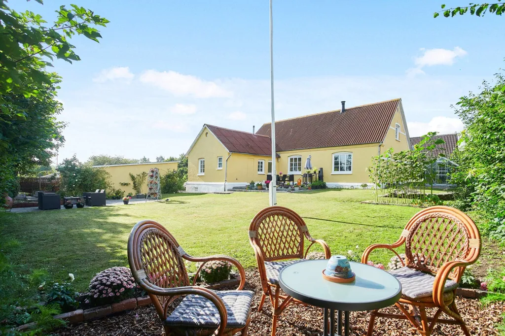 Jardin - Historic Villa with Garden in Juelsminde