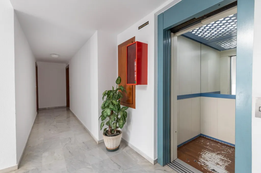hallway_entrance