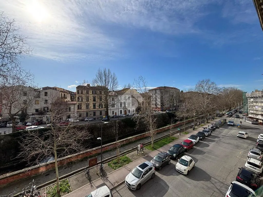 Välivaade - Spacious Apartment with Balcony in Florence