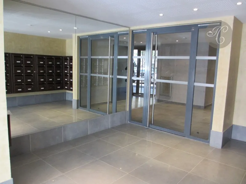 Ingresso - Apartment with Terrace on Top Floor in Avignon