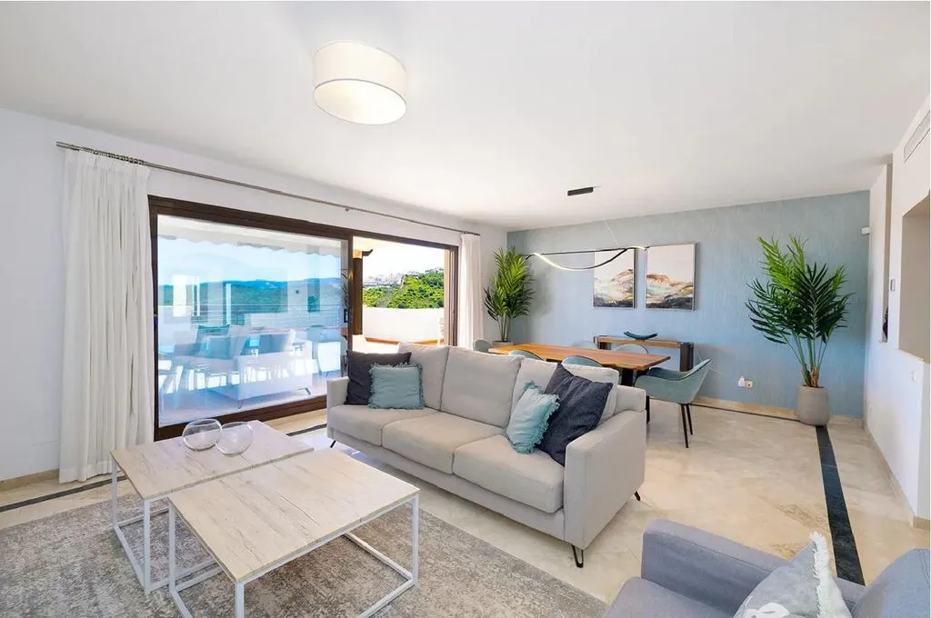 Living Room - Luxury Flat with Pool in Casares, Andalusia