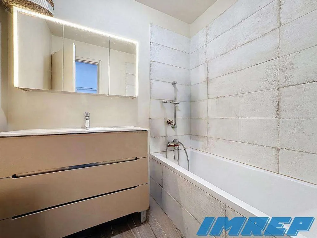 Appartement 6 pièces à Marseille-8e