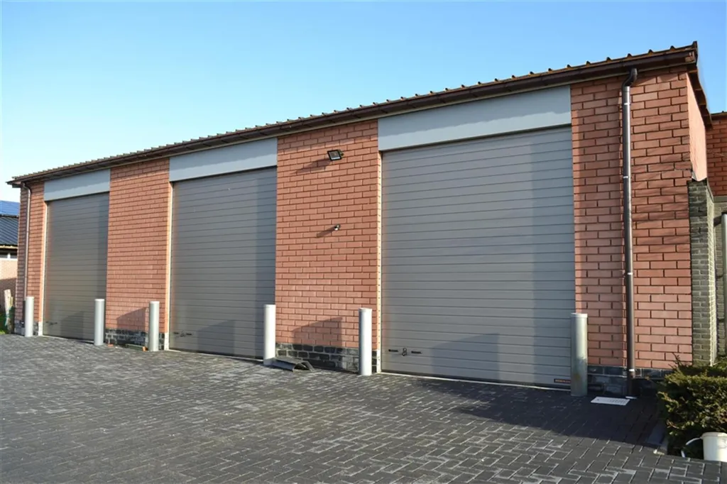 Extérieur - Magasin/Entrepôt avec 3 Portes à Bruxelles