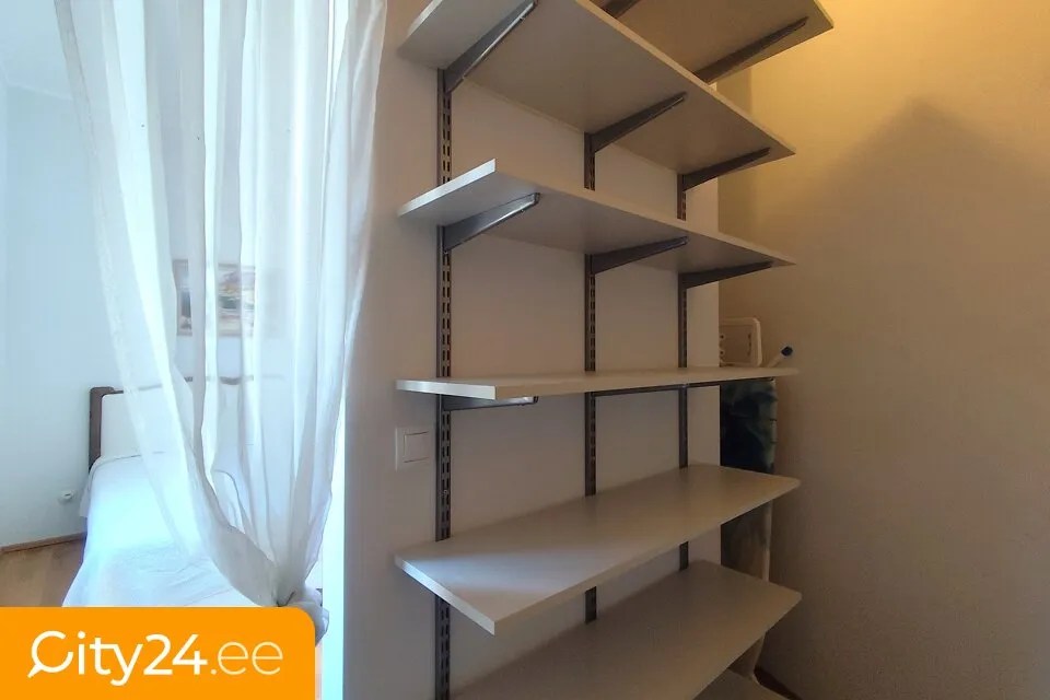 Kabinet - Spacious Apartment with High Ceilings in Riga Centre