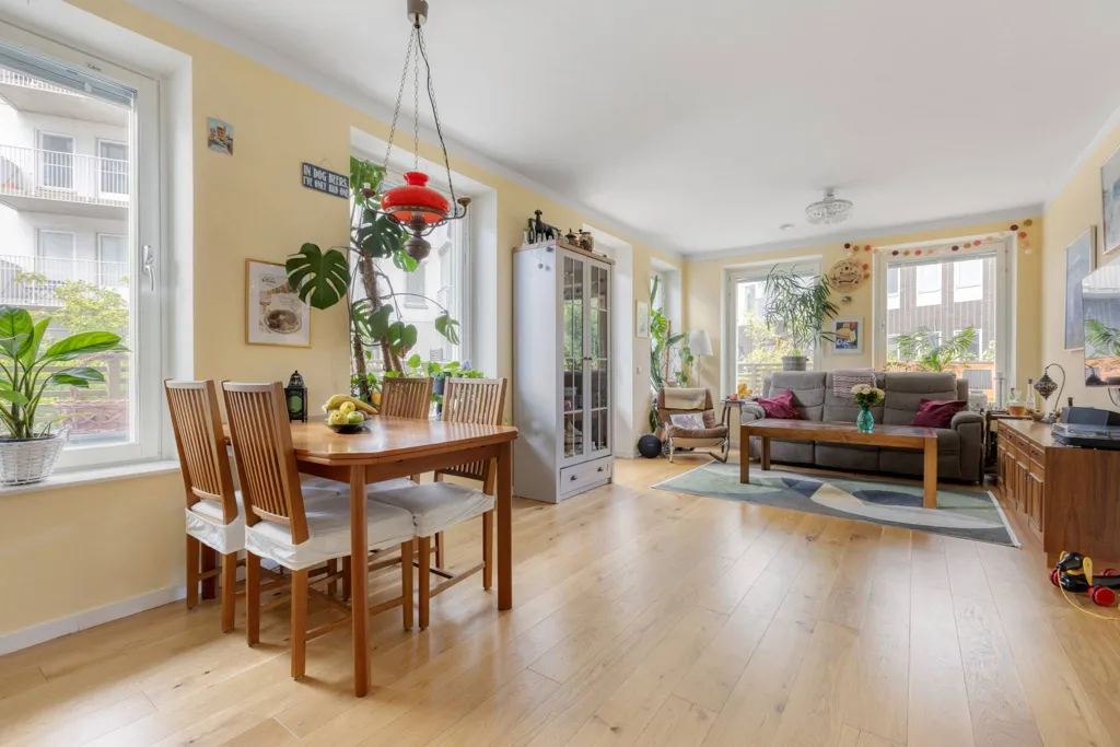 Salle à manger - Apartment with South-Facing Terrace in Rissne