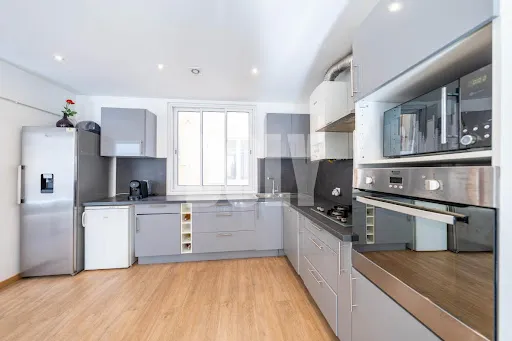 Köök - Luxury Apartment with South-North View in Saint-Raphaël