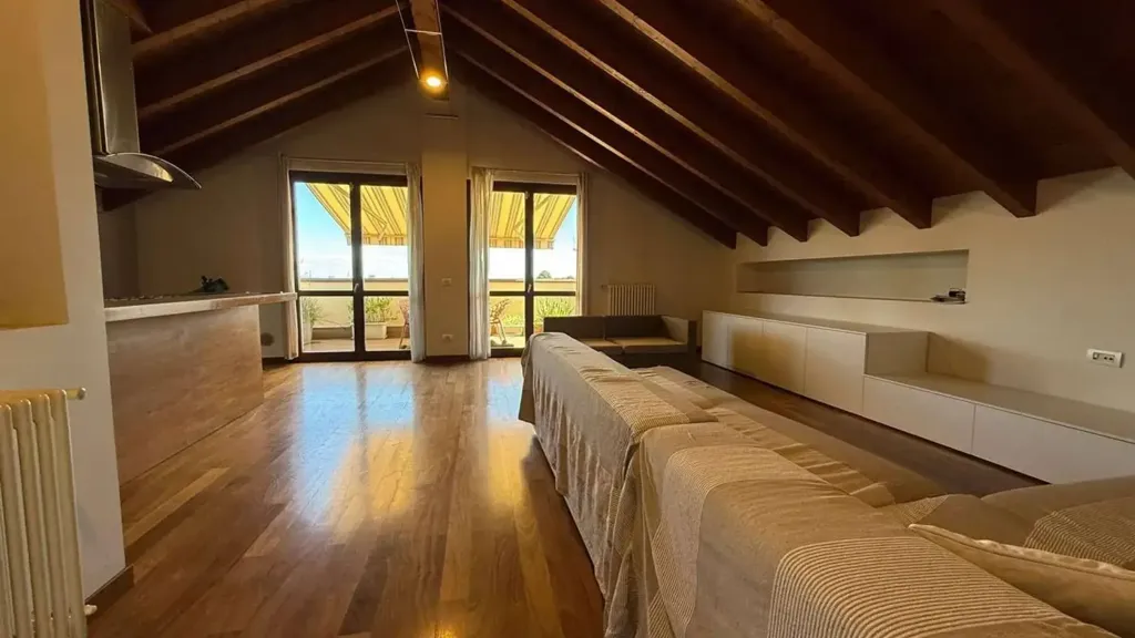 Pièces - Penthouse with Panoramic Terrace in Cantù