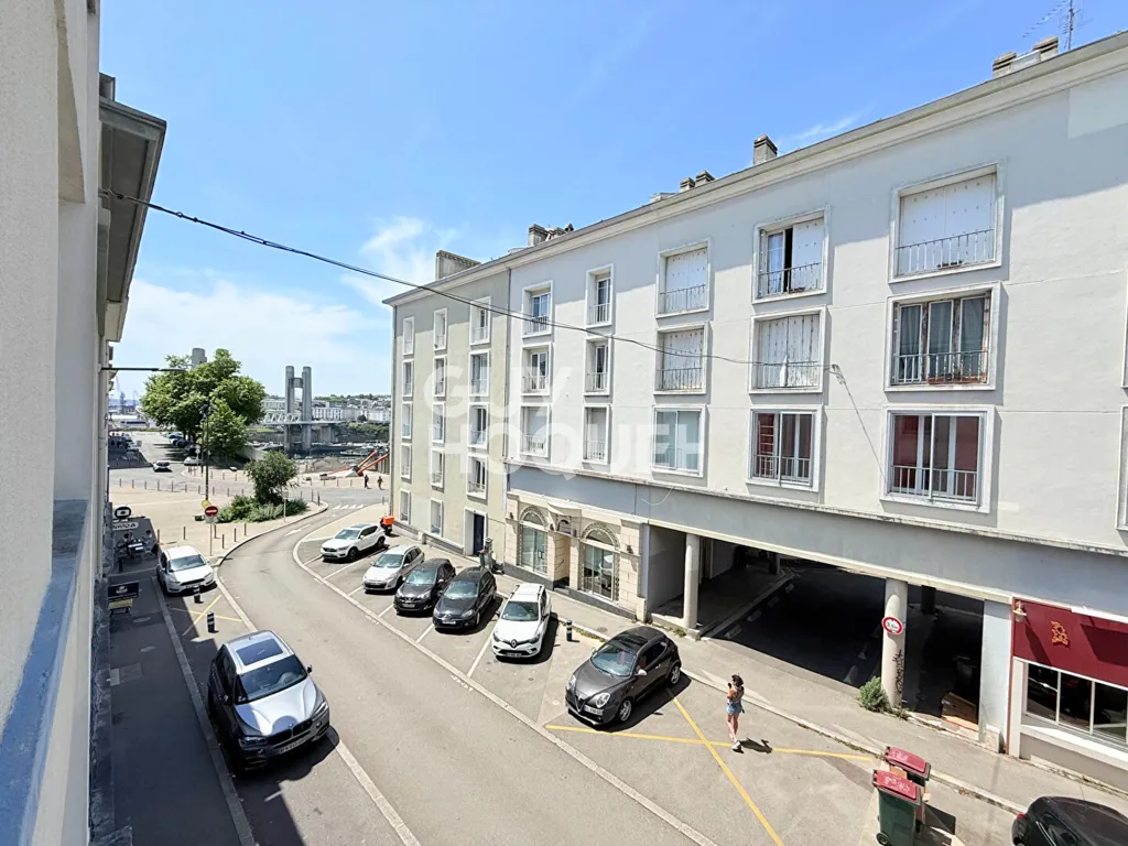 Balcone - 2-Bedroom Apartment in St Louis Centre
