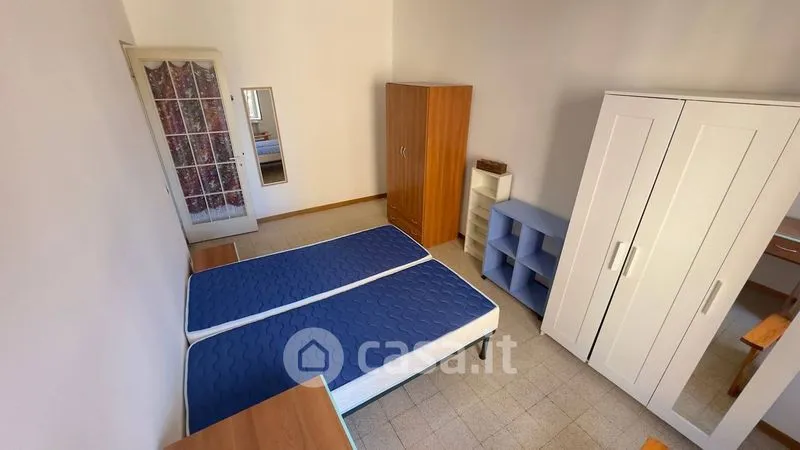 Chambres - Four-Bedroom Apartment with High Ceilings in Parma