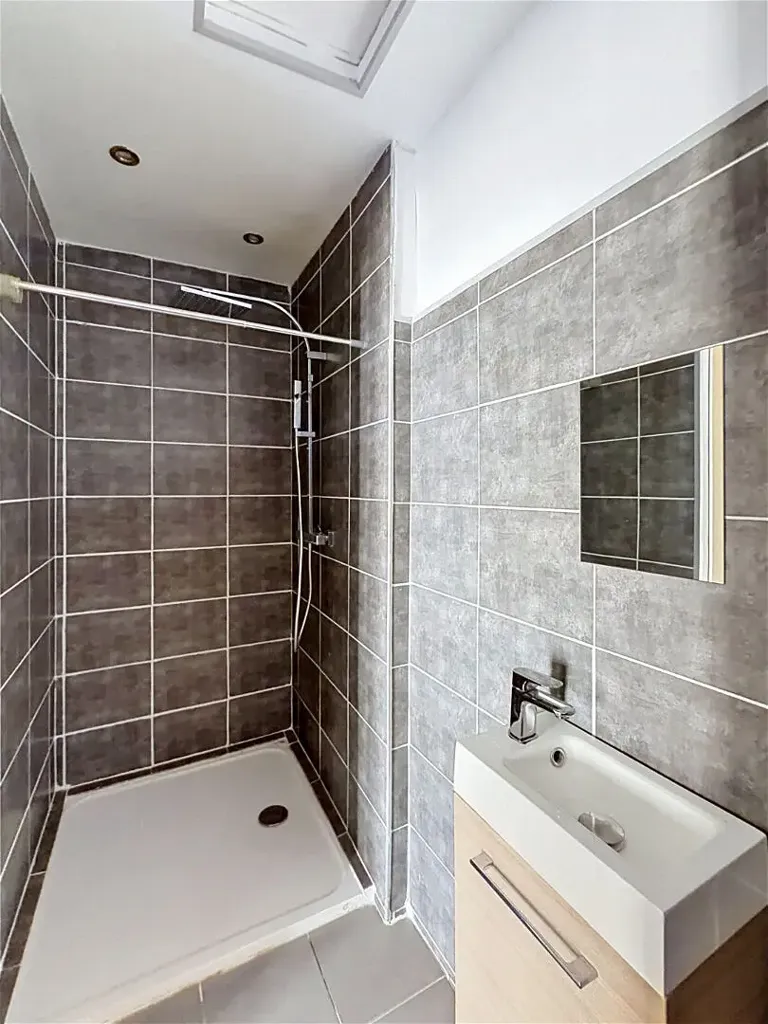 Salles de bain - Maison à Fort Potentiel au Cœur de Baho