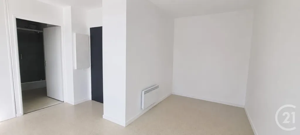 Toad - Studio with South-Facing Terrace in Aubervilliers