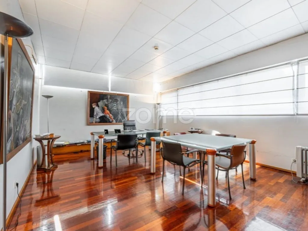 Kabinet - Corporate Office with South Terrace in Maia