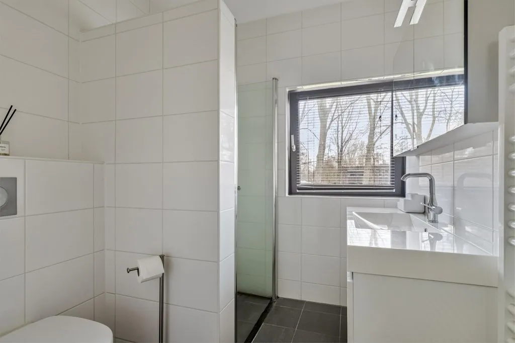 Salles de bain - Modern Corner House with Garden in Zaandam