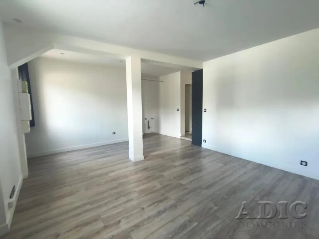 Pièces - Appartement F2 avec Cuisine Américaine à Moussy-le-Vieux