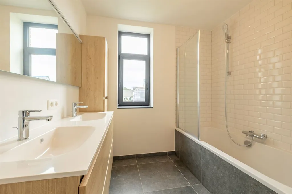 Bathrooms - New Build with Garden in Central Location