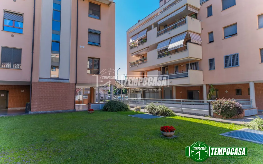 Aed - Modernised Three-Room Flat with Balcony in Milan