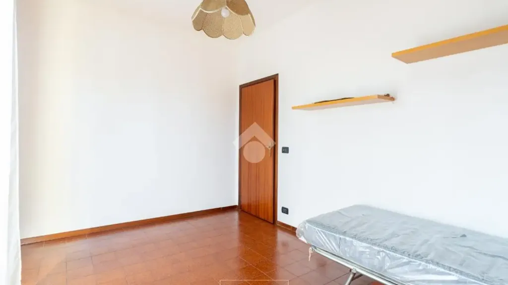 Chambres - Two-Level Attico with Terraces in Vignola