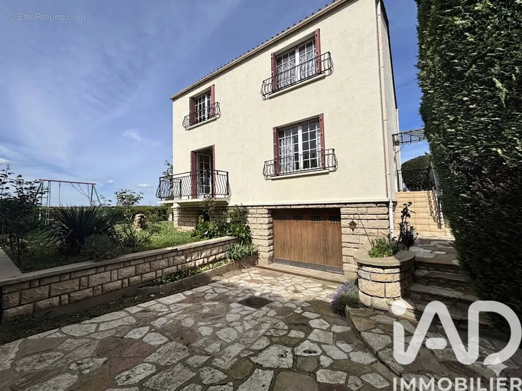 6-toaline maja asukohas Bretigny-Sur-Orge