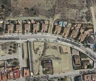 Urban Plot with Chaflán in Montserrat