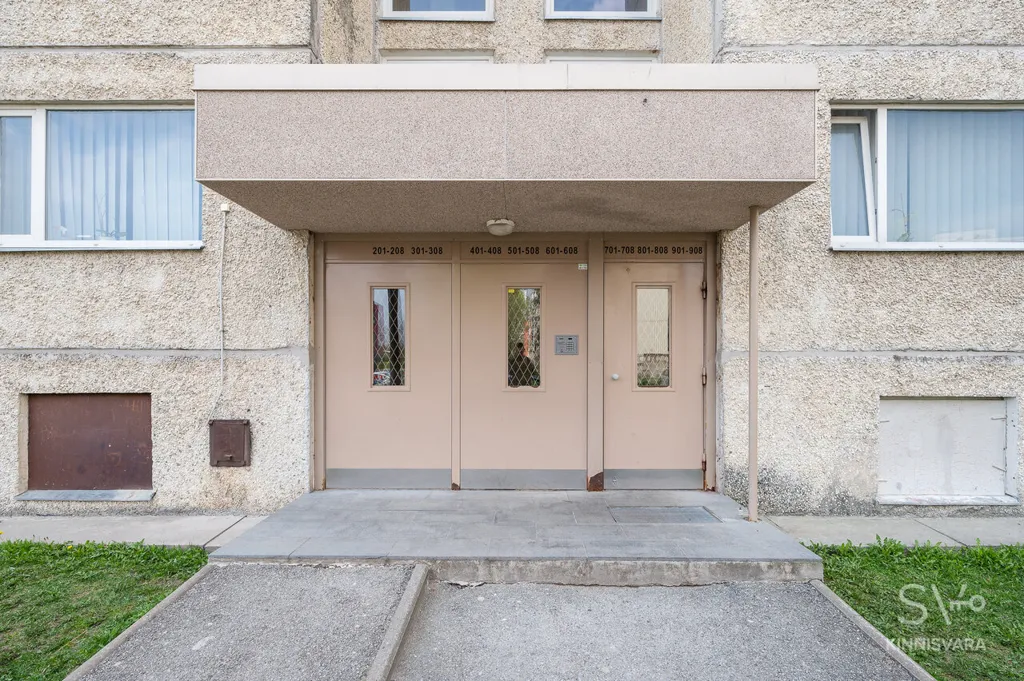 hallway_entrance