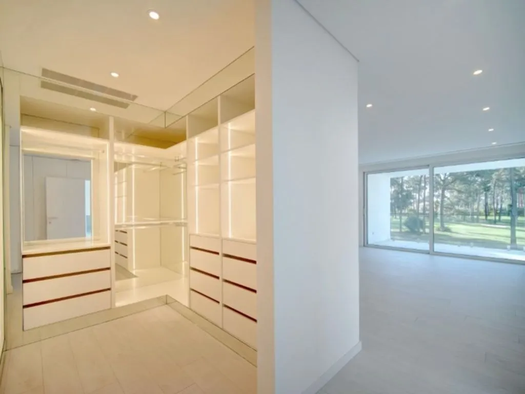 Toad - Contemporary Villa with Golf View in Almada