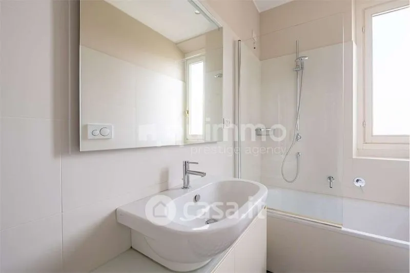 Bagni - Rustic Triplex with Balcony in Milan