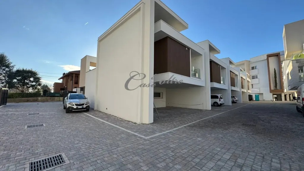 Jardin - New Villa with Terrace in Cantù
