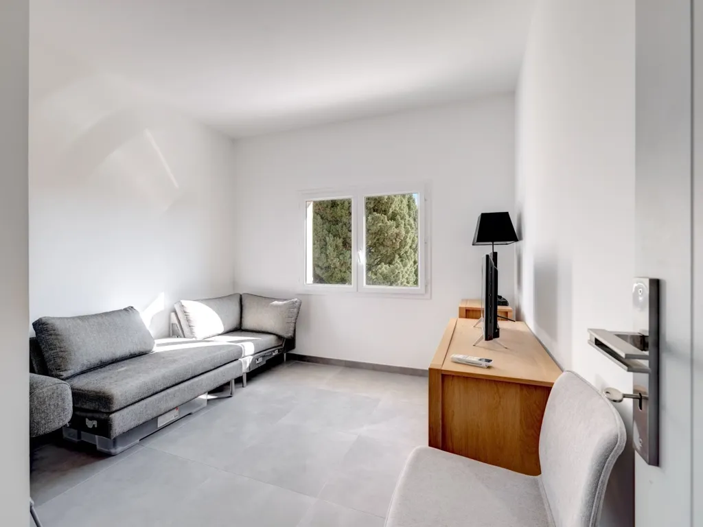 Séjour - Villa Luxueuse avec Piscine à Antibes
