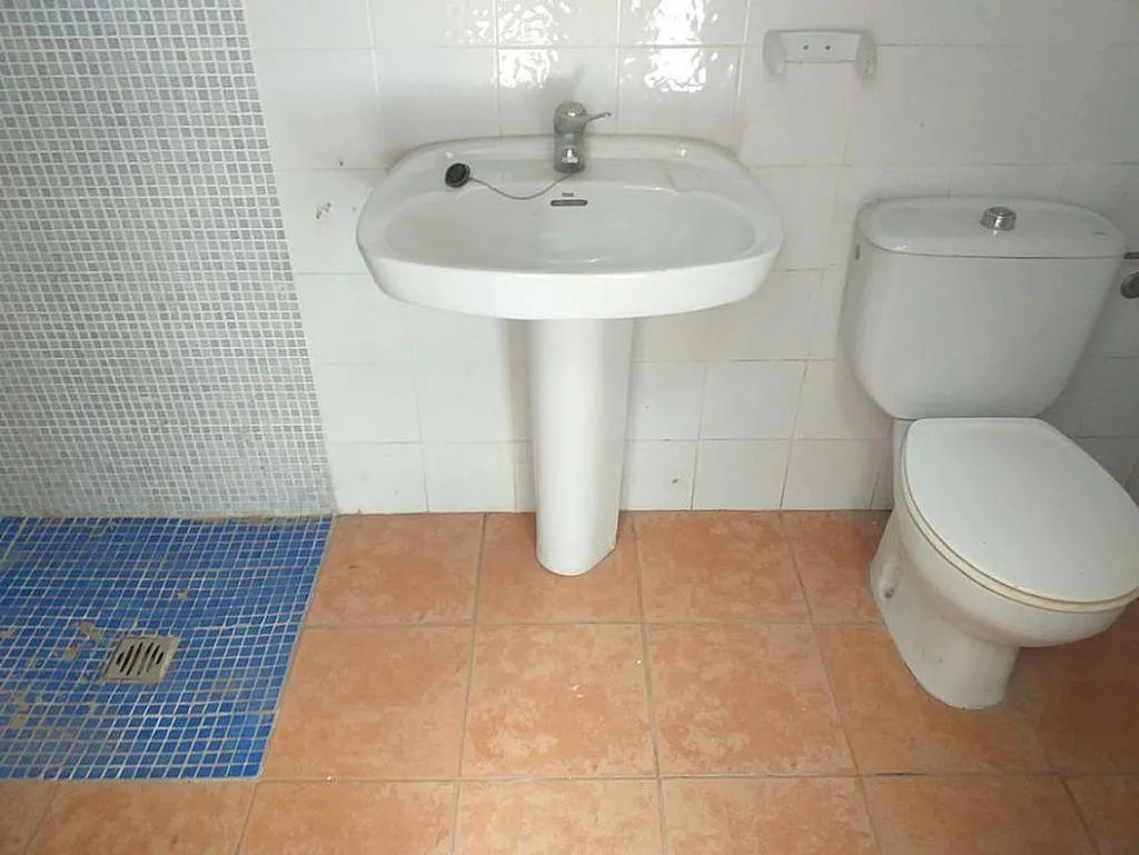 Vannitoad - 1-Bedroom House for Renovation in Elda