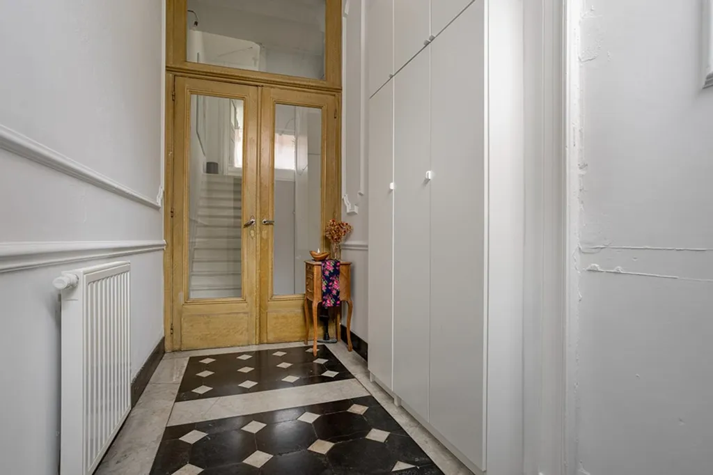 Entrée - Maison Rénovée avec Terrasse à Proximité de 12 m²