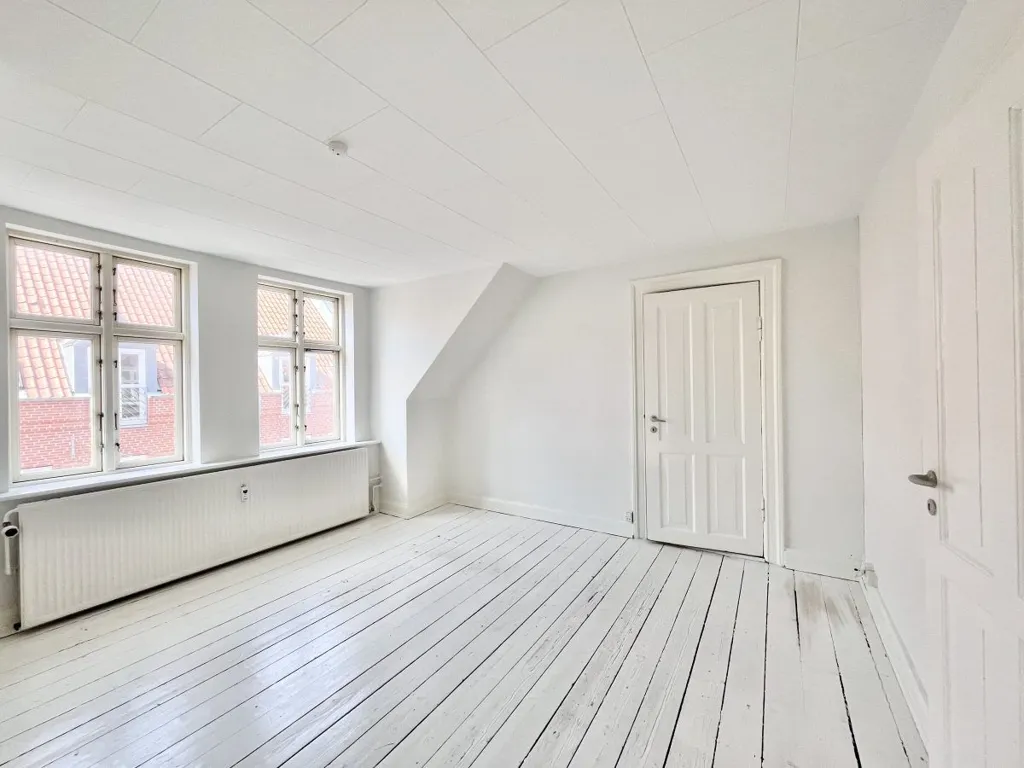 Pièces - 4-Bedroom Apartment with Central Location in Aalborg