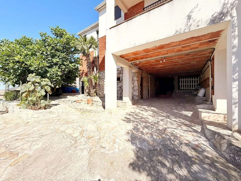 Välivaade - Chalet with Pool and Terrace in Canyelles