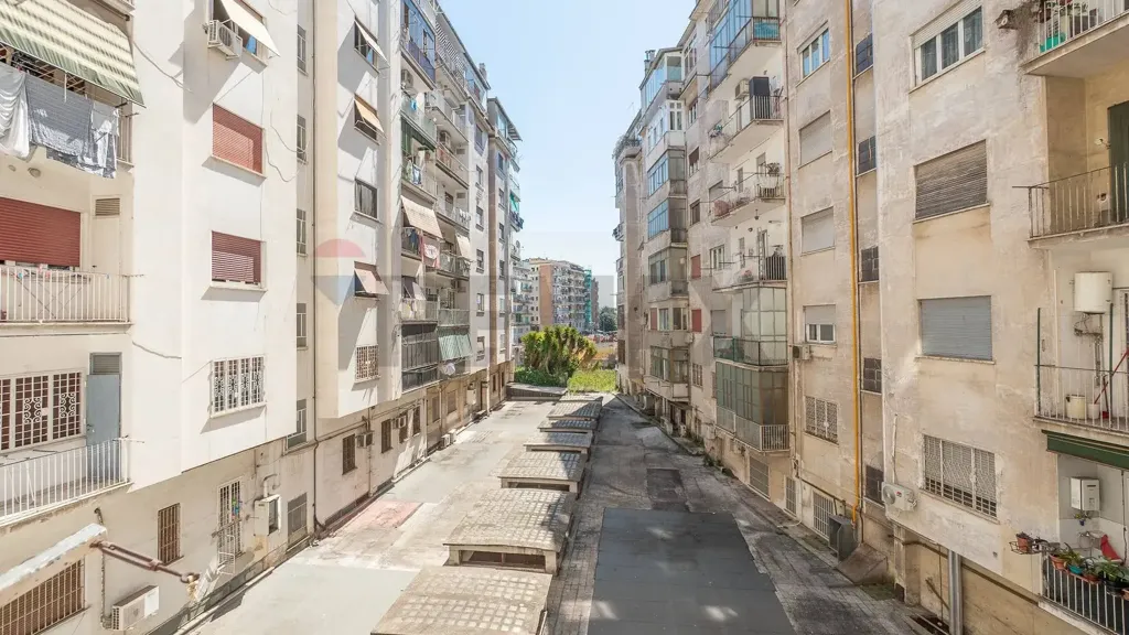 Balcon - Furnished Apartment with Balcony in Rome