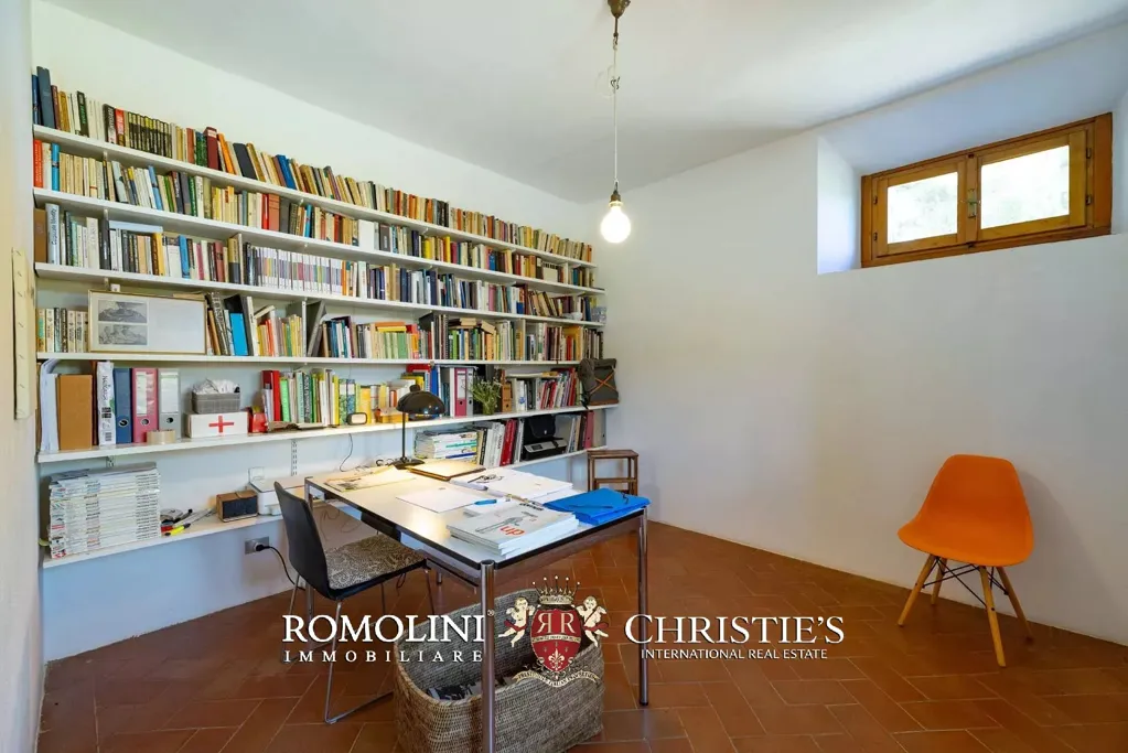 Kabinet - Rustic Farmhouse with Panoramic Views in Chianti