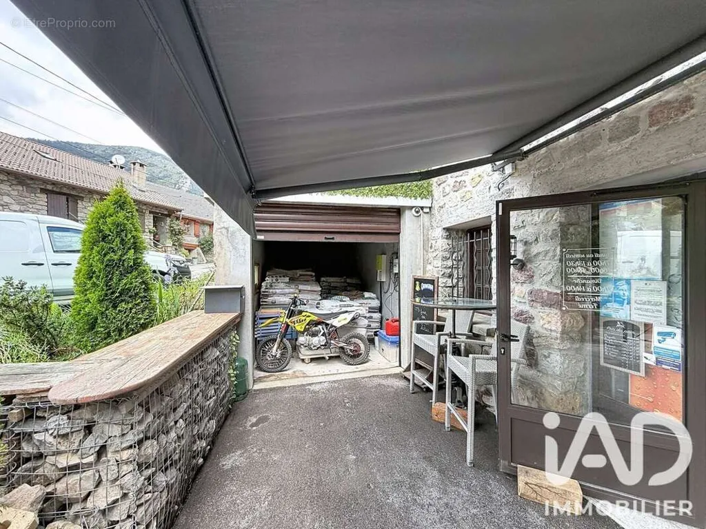 Garage - Fonds de commerce boulangerie-pâtisserie à Valdeblore