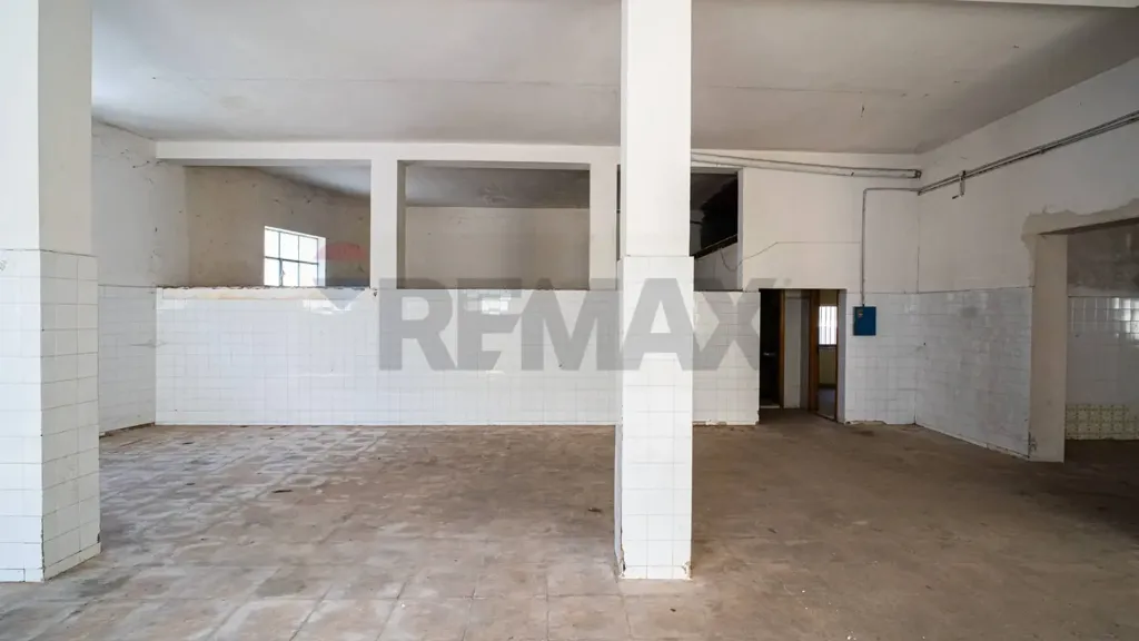 Pièces - Commercial Space with Apartments in Belpasso