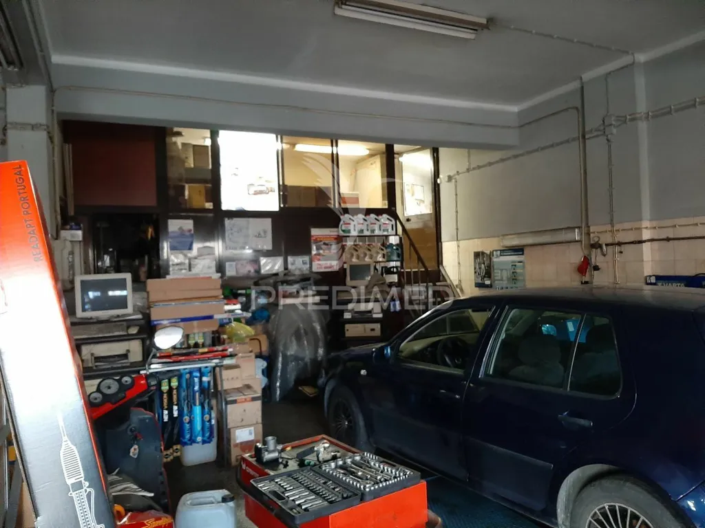 Garage - Mechanic Workshop with Established Clientele in Seixal