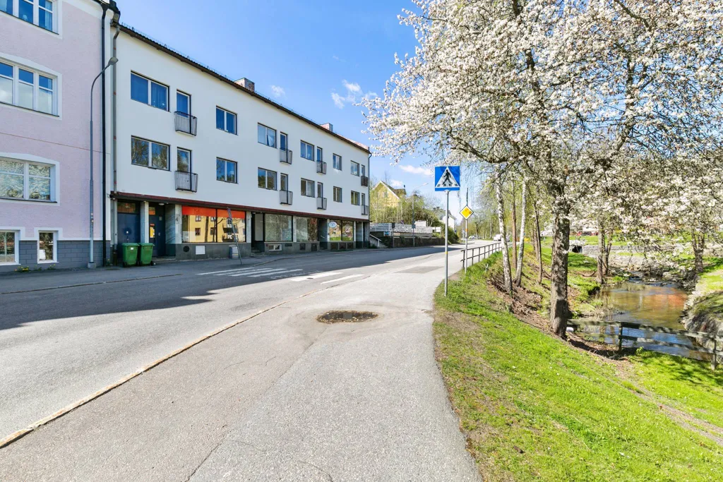 Välivaade - Mixed-Use Property with Harbour View in Valdemarsvik