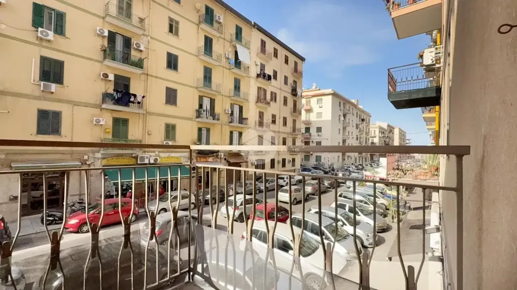 Balcon - Three-Bedroom Apartment with Balcony in Palermo