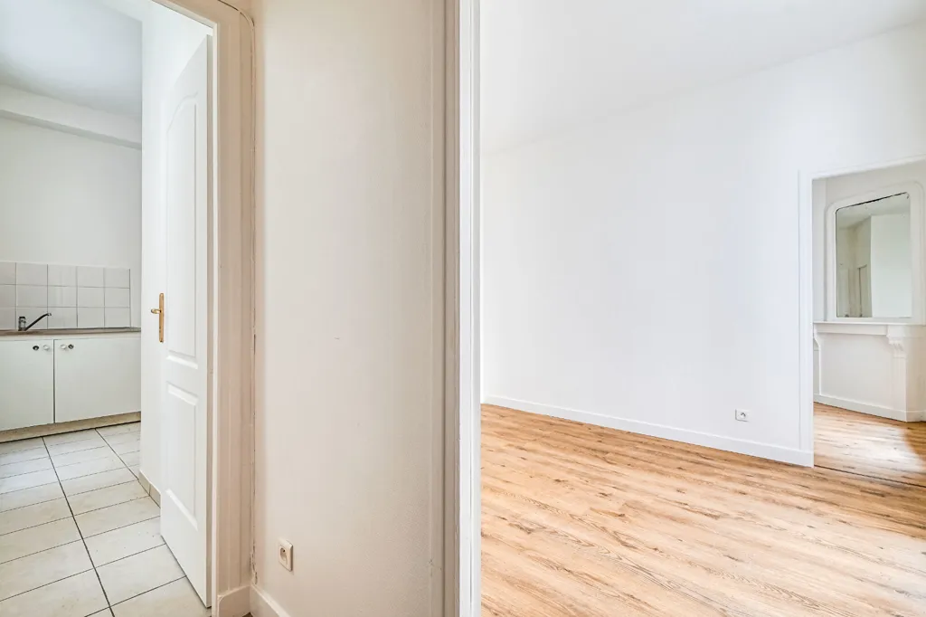 Toad - 2-Bedroom Flat with Courtyard View in Paris