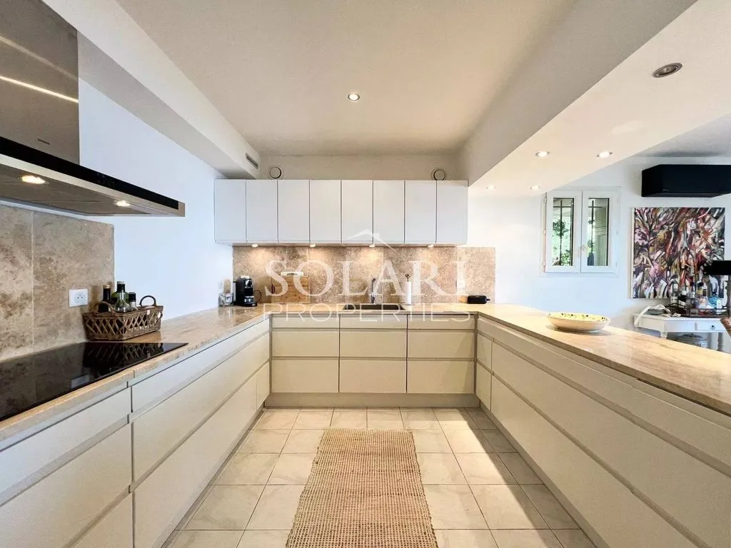 Cuisine - Villa de Luxe avec Piscine et Vue Mer à Théoule-sur-Mer