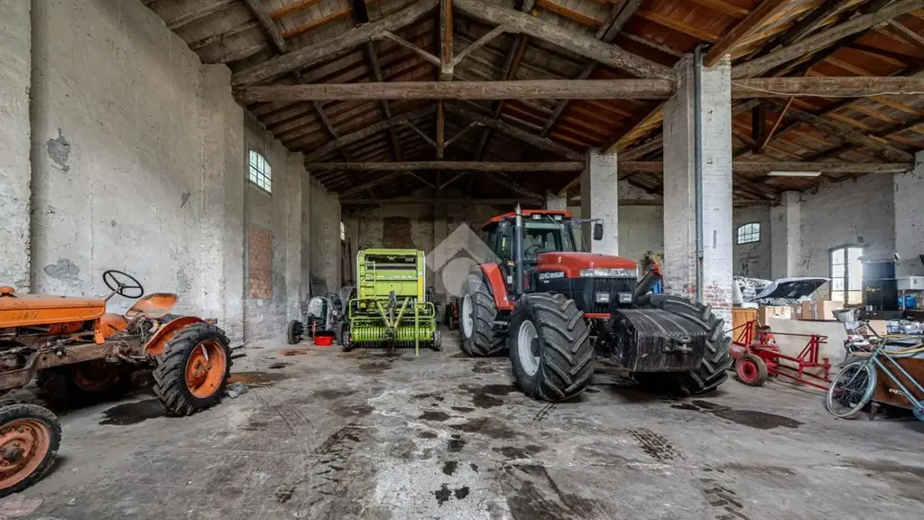 Garage - Historic Castle with 2 Ha Land in Parma