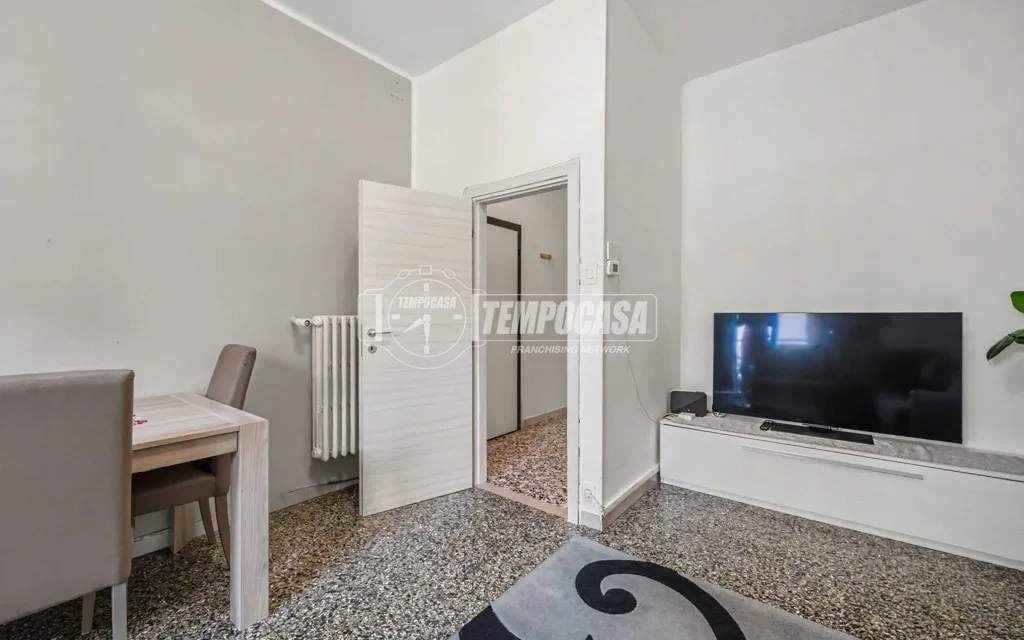 Séjour - Central Trilocale with Balcony in Faenza