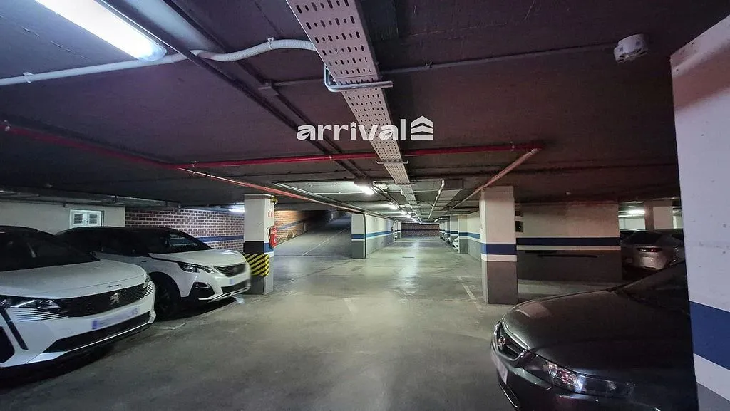 Garage - Modern Flat with Pool in Quatre Carreres