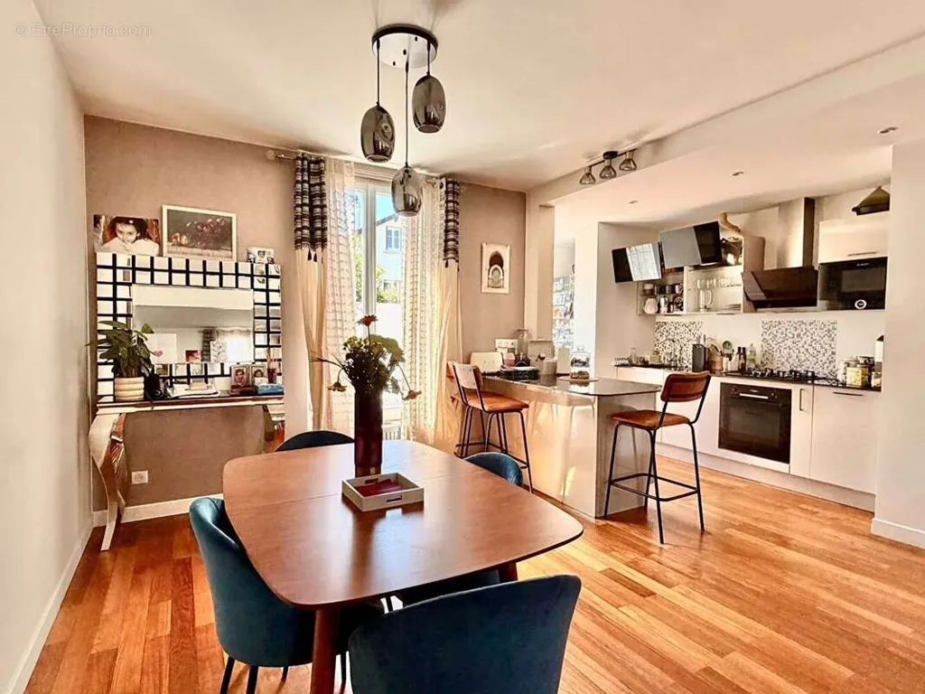 Dining Room - Charming House with Garden in Colombes