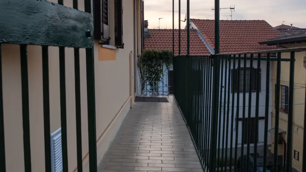 Rõdu - Rearranged Apartment with Balcony in Vigevano
